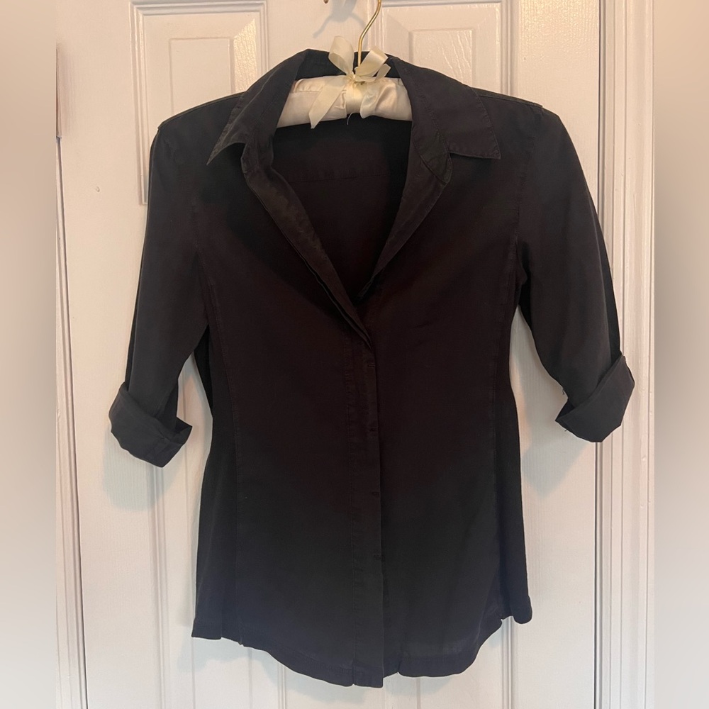 James Perse shirt with hidden buttons and ribbed side panels